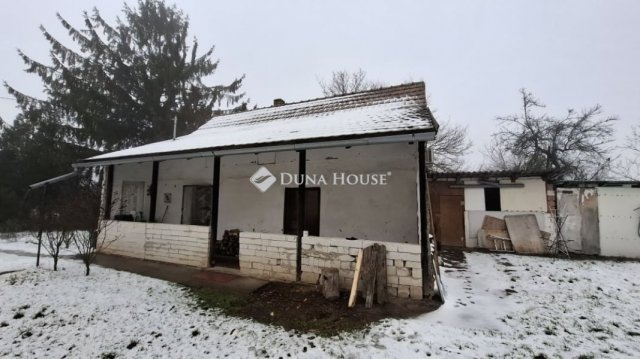 Eladó családi ház, Kókán 19.9 M Ft, 1 szobás