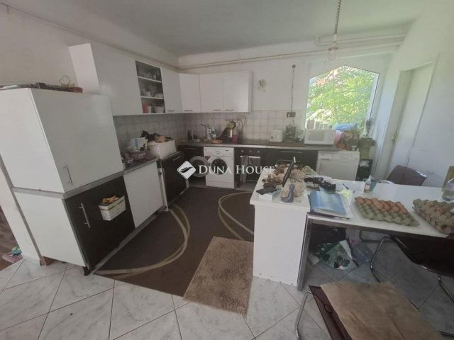 Eladó családi ház, Úrin 74.9 M Ft, 6 szobás