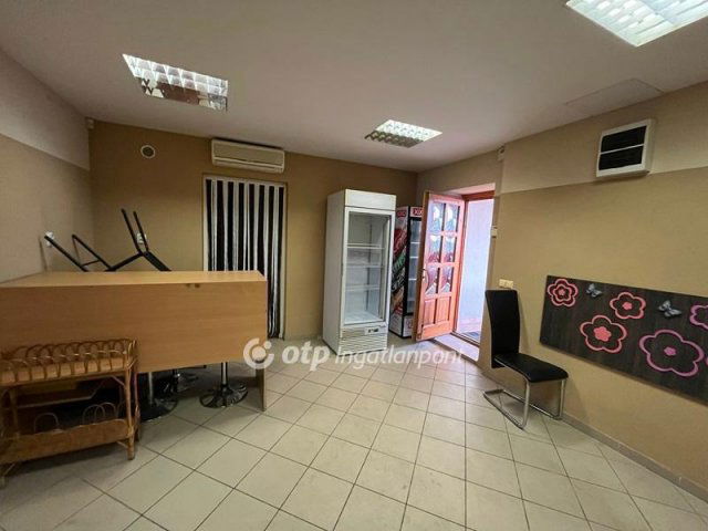 Eladó családi ház, Kazáron 62 M Ft, 4 szobás