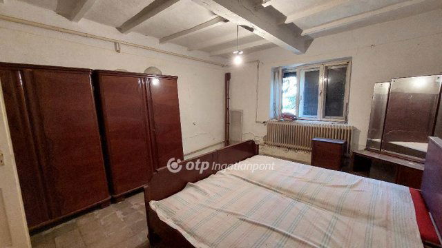 Eladó családi ház, Kisújszálláson 6 M Ft, 2 szobás