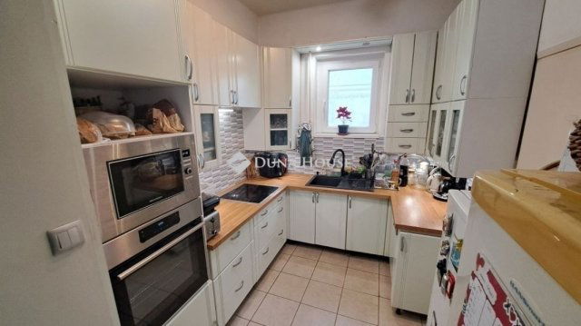 Eladó családi ház, Vecsésen 82.9 M Ft, 4 szobás