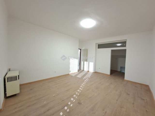 Eladó téglalakás, Komlón 16.9 M Ft, 2 szobás