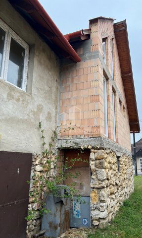 Eladó családi ház, Ajkán 59 M Ft, 4 szobás