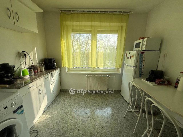 Eladó panellakás, Székesfehérvárott 42.9 M Ft, 2 szobás