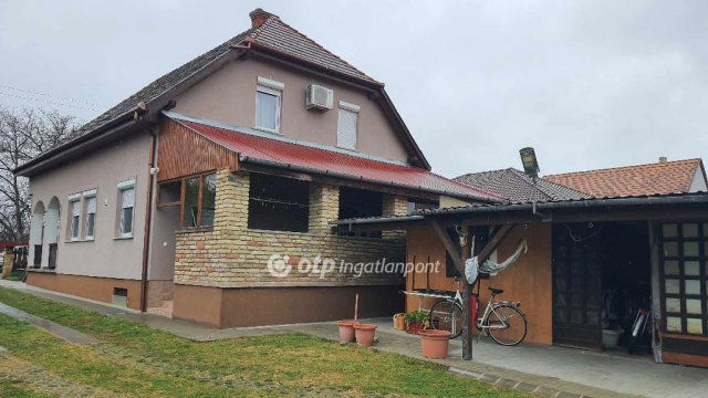 Eladó családi ház, Balatonlelleén 129.9 M Ft, 2+4 szobás