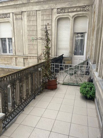 Eladó téglalakás, Budapesten, V. kerületben, Falk Miksa utcában