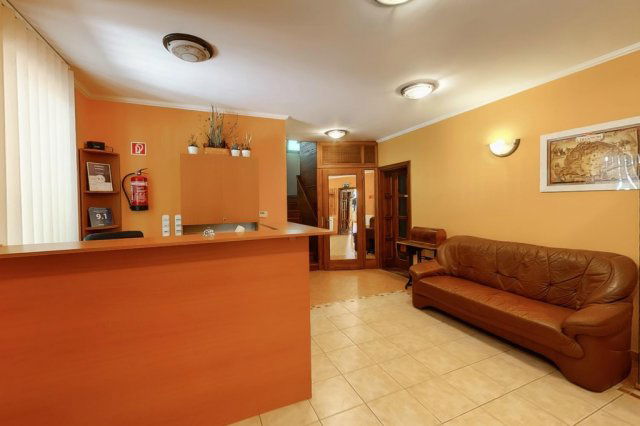 Eladó hotel, Cserkeszőlőn 159.5 M Ft, 8 szobás