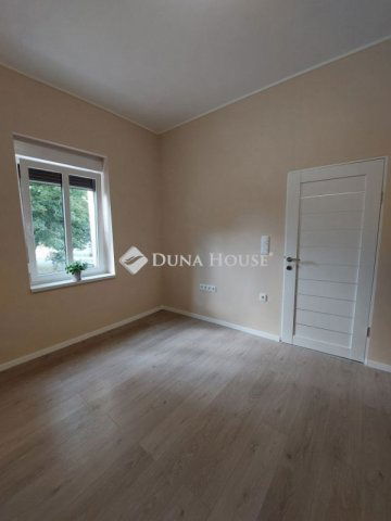 Eladó téglalakás, Baján 34.9 M Ft, 2 szobás