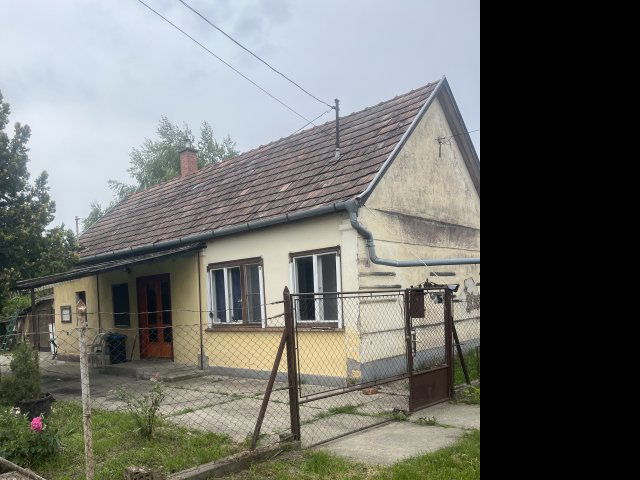 Eladó családi ház, Tasson 16.5 M Ft, 2 szobás