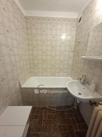 Eladó panellakás, Százhalombattán 69.9 M Ft, 3 szobás