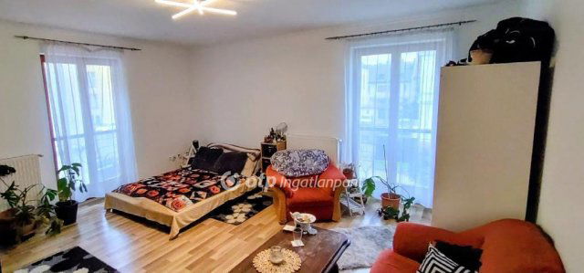 Eladó téglalakás, Győrött 80.5 M Ft, 3 szobás