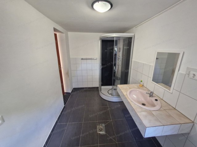 Eladó családi ház, Újszilváson 18.9 M Ft, 1 szobás