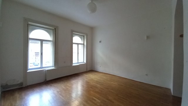 Eladó téglalakás, Budapesten, VII. kerületben, Cserhát utcában