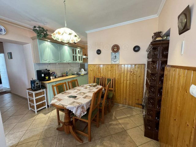 Eladó családi ház, Keszthelyen 71.99 M Ft, 19+2 szobás