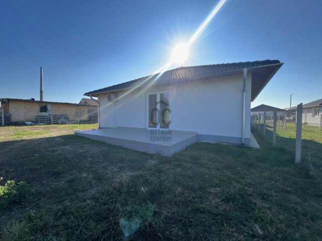 Eladó ikerház, Kakucson 89.9 M Ft, 4 szobás