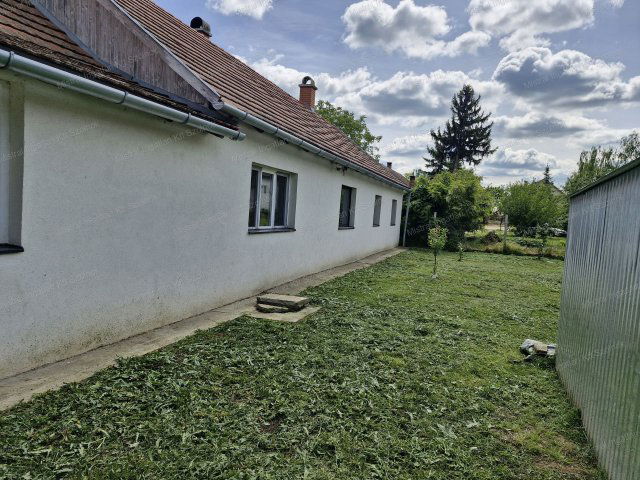 Eladó családi ház, Tiszaburán 13.5 M Ft, 3+3 szobás