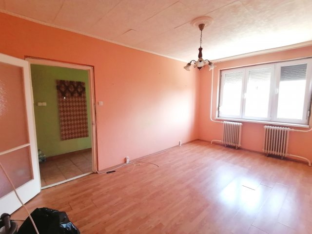 Eladó panellakás, Dunaújvárosban 21 M Ft, 1 szobás
