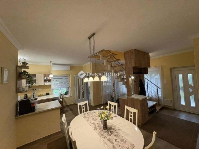 Eladó családi ház, Dabason 119.9 M Ft, 4 szobás