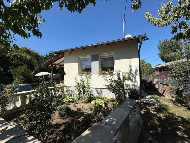 Eladó családi ház, Budapesten, XI. kerületben 75 M Ft, 2 szobás