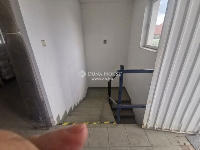 Eladó ipari ingatlan, Vecsésen 269.9 M Ft / költözzbe.hu