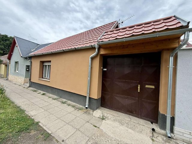 Eladó téglalakás, Vácon 40.99 M Ft, 1+2 szobás