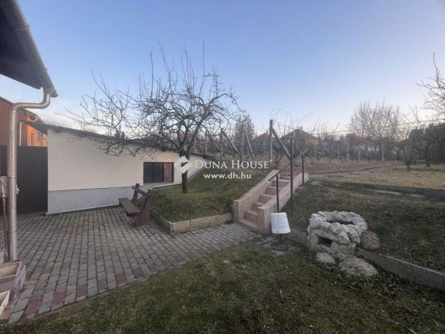 Eladó családi ház, Nyergesújfaluban 52.5 M Ft, 4 szobás
