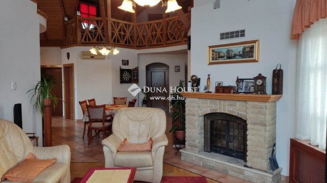 Eladó családi ház, Esztergomban 199 M Ft, 4 szobás