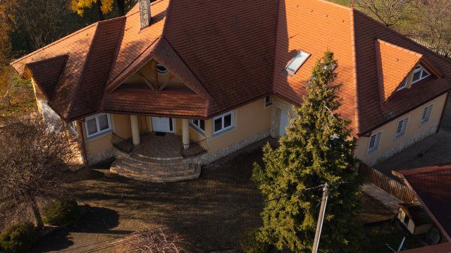 Eladó családi ház, Szabadbattyánban 163.99 M Ft, 5 szobás