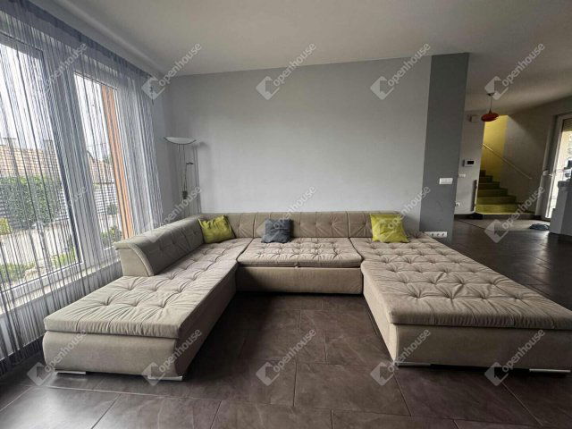 Eladó családi ház, Székesfehérvárott 165 M Ft, 5 szobás