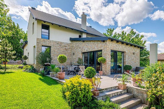 Eladó családi ház, Budakalászon 239 M Ft, 4 szobás