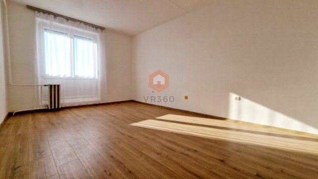 Kiadó panellakás, albérlet, Pécsett, Nagy Imre úton, 1+1 szobás