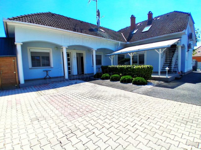 Eladó családi ház, Mosonmagyaróváron 165 M Ft, 7 szobás