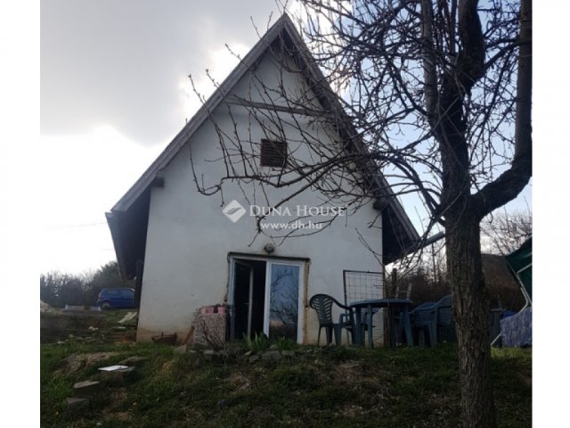 Eladó családi ház, Pécsett 16 M Ft, 1 szobás