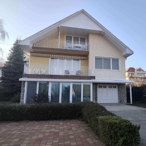 Eladó családi ház, Balatonalmádiban 189 M Ft, 7 szobás