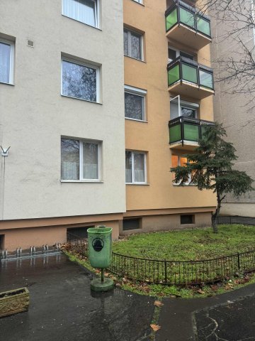 Eladó panellakás, Debrecenben 64.9 M Ft, 2 szobás