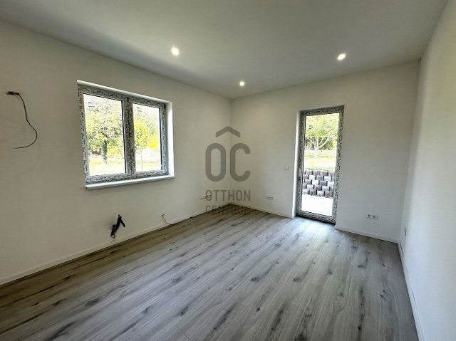 Eladó családi ház, Telkin 180 M Ft, 4 szobás