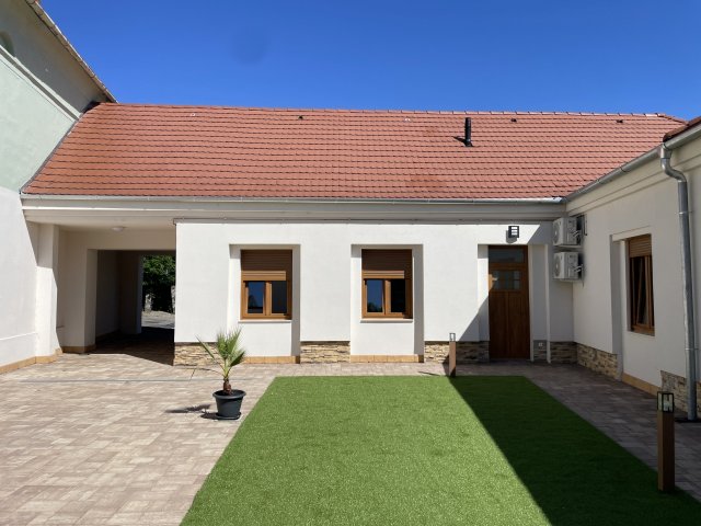 Eladó téglalakás, Veszprémben 77 M Ft, 2 szobás