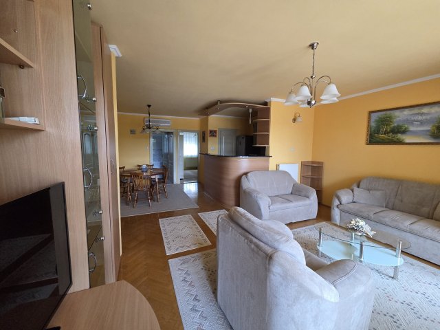 Kiadó téglalakás, albérlet, Szegeden, Szent István téren