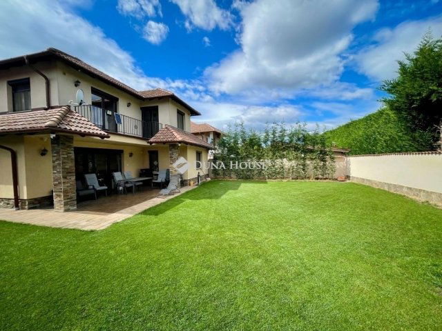 Eladó családi ház, Csömörön 299.9 M Ft, 7 szobás