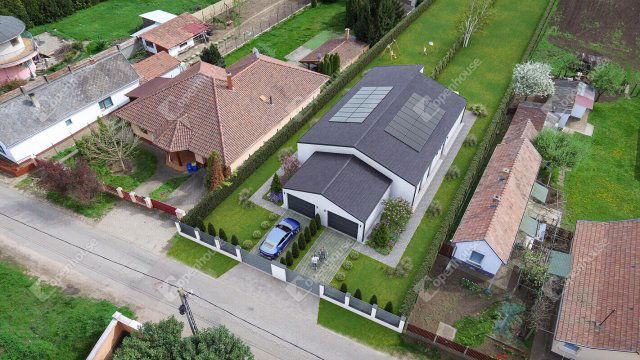 Eladó ikerház, Debrecenben 95 M Ft, 4 szobás