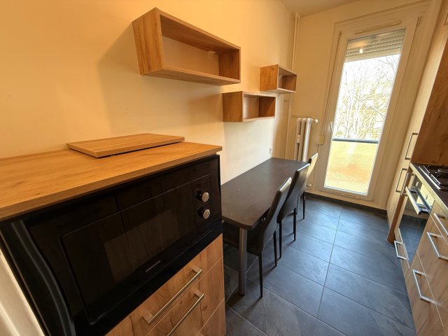 Eladó panellakás, Pécsett, Építők útján 57 M Ft, 2 szobás