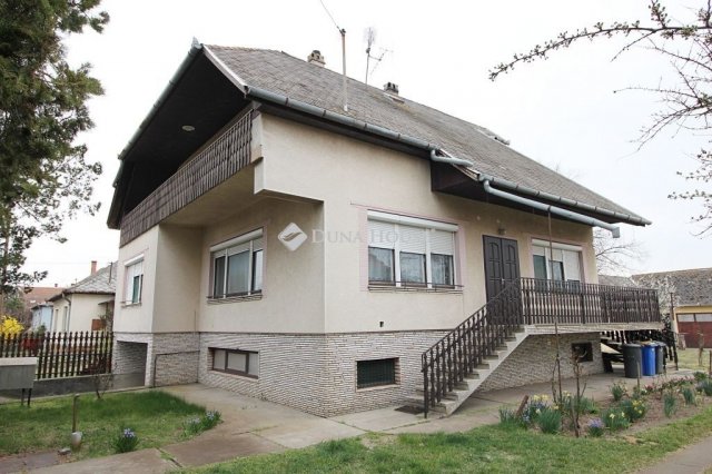 Eladó családi ház, Ágasegyházán 68 M Ft, 5 szobás