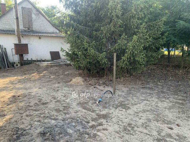 Eladó családi ház, Csemőn 16 M Ft, 2 szobás