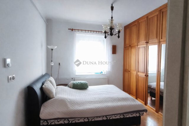 Kiadó családi ház, albérlet, Pécsett, Athinay utcában