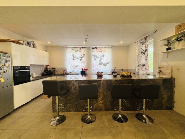 Eladó családi ház, Cegléden 99.9 M Ft, 4 szobás