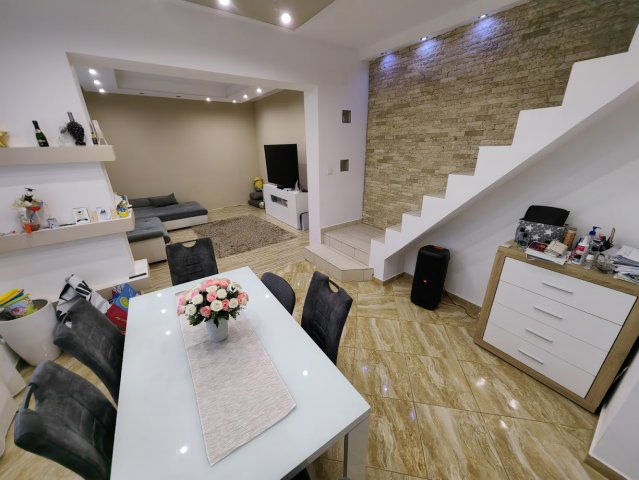 Eladó ikerház, Budapesten, XV. kerületben 81.9 M Ft, 4 szobás