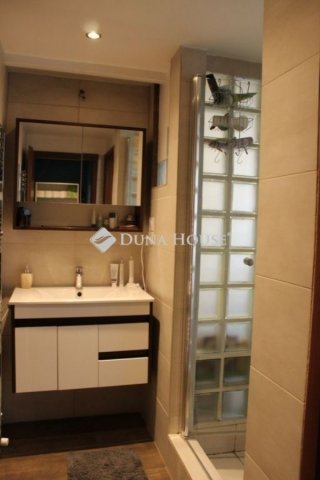 Eladó téglalakás, Budapesten, VIII. kerületben 93 M Ft, 3 szobás