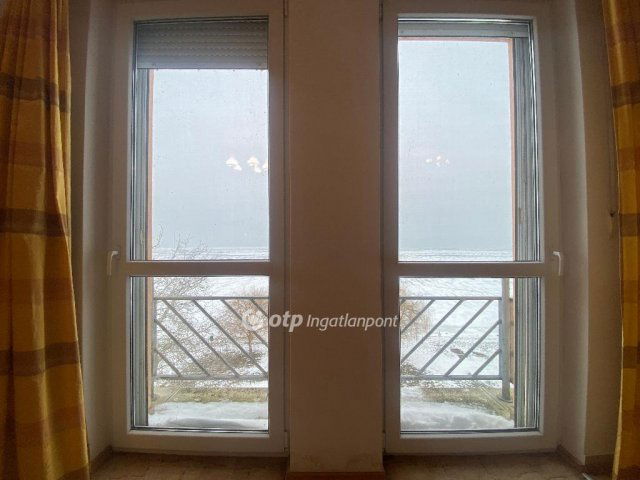 Eladó téglalakás, Siófokon 121 M Ft, 1+1 szobás