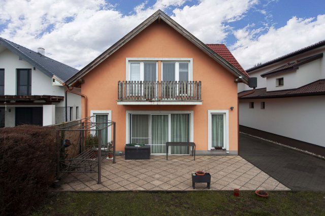 Eladó családi ház, Győrött 185 M Ft, 6 szobás