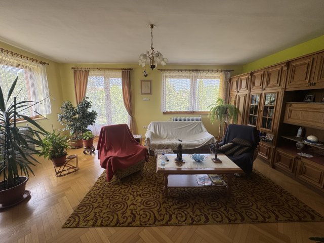 Eladó családi ház, Pécsett 99.9 M Ft, 4 szobás